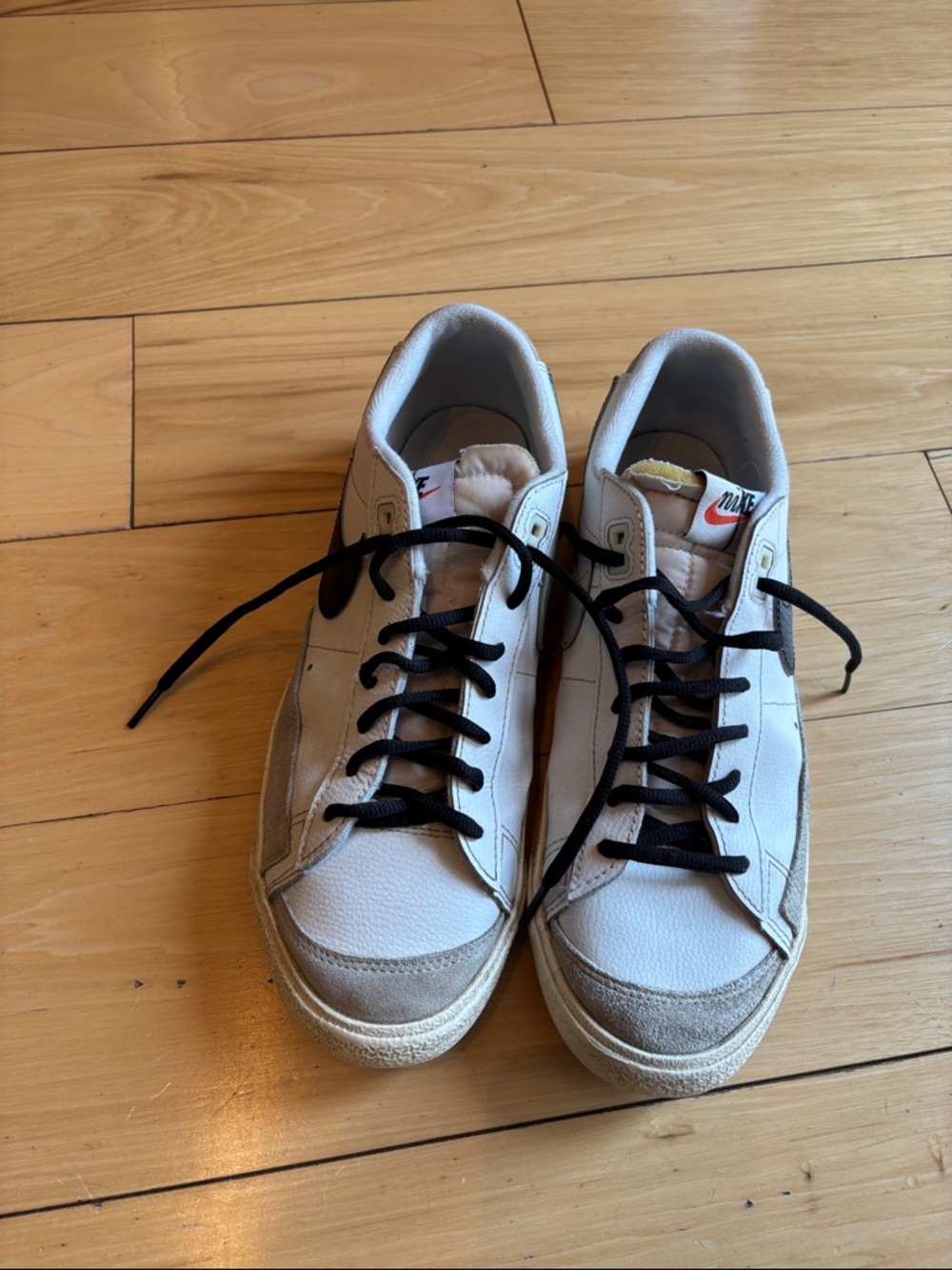 Nike White and Black Low-Top Sneakers - Picture 2 of 6